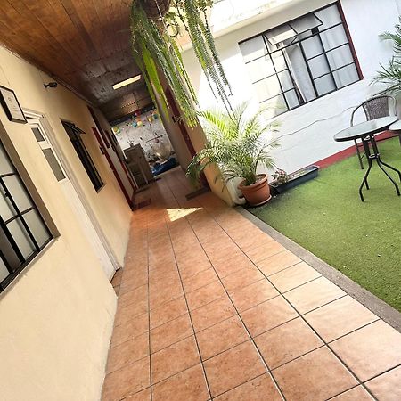 El Extranjero Hostal Antigua Exterior photo
