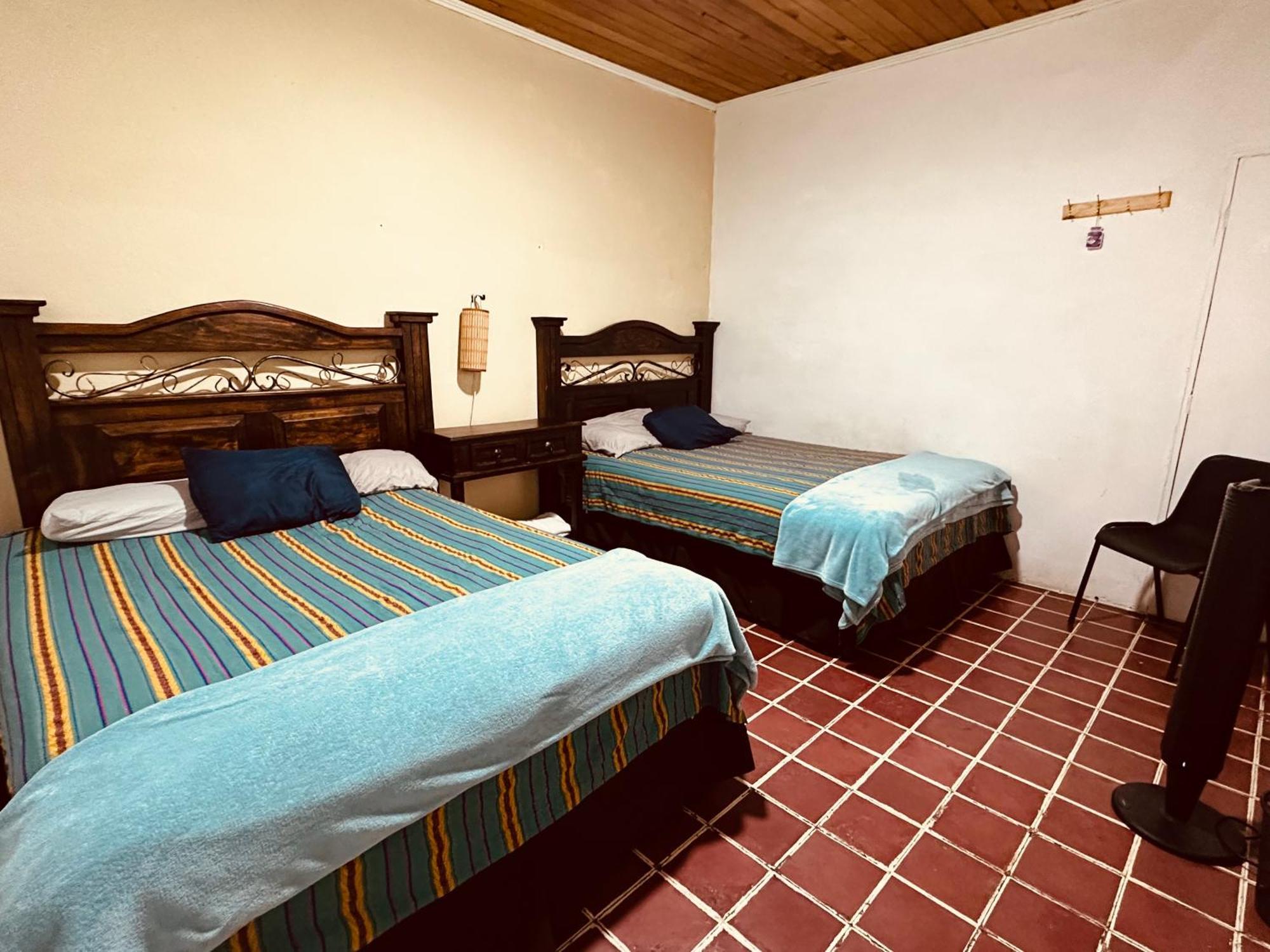 El Extranjero Hostal Antigua Exterior photo